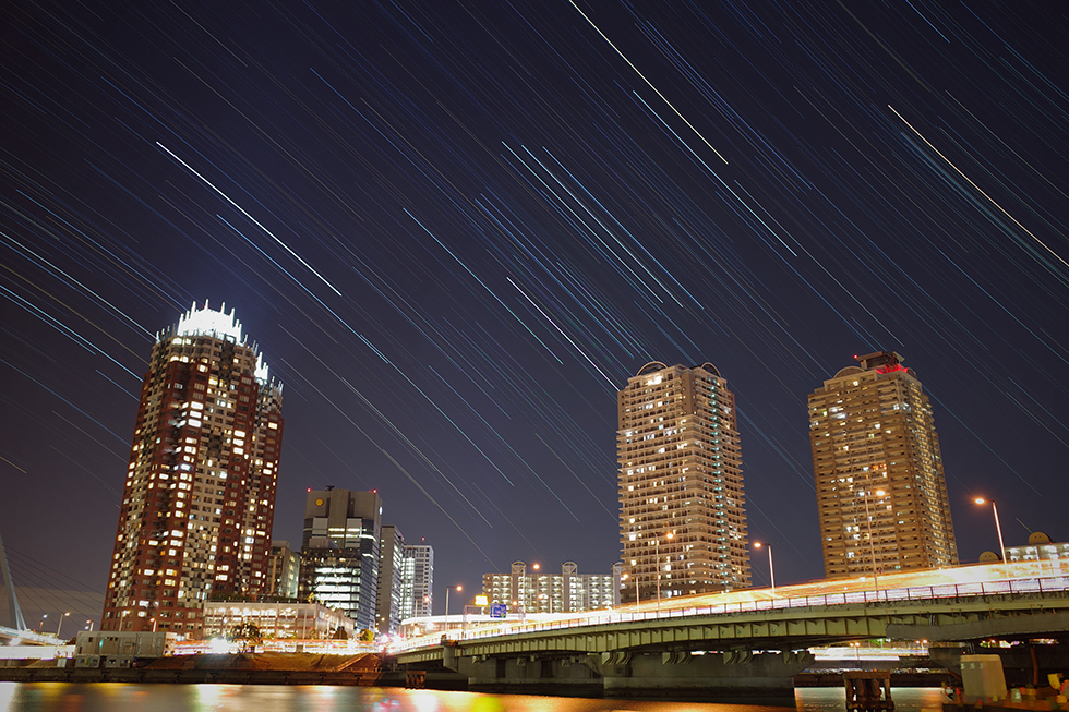 都市部でも星の光跡と風景を共に記録インターバル合成
