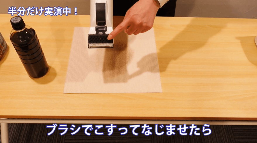 こすって洗剤をなじませます