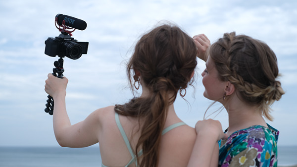 富士フイルム FUJIFILM ミラーレス一眼カメラ(ボディ単体)ブラック X-S10 の通販 | カテゴリ：カメラ・ビデオカメラ | 富士フイルム  FUJIFILM | Xｼﾘｰｽﾞ 家電通販のコジマネット - 全品代引き手数料無料