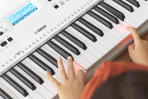 YAMAHA EZ-300 電子キーボード 61鍵盤 ヤマハ | EZ-300 - ポータブルキーボード - 概要
