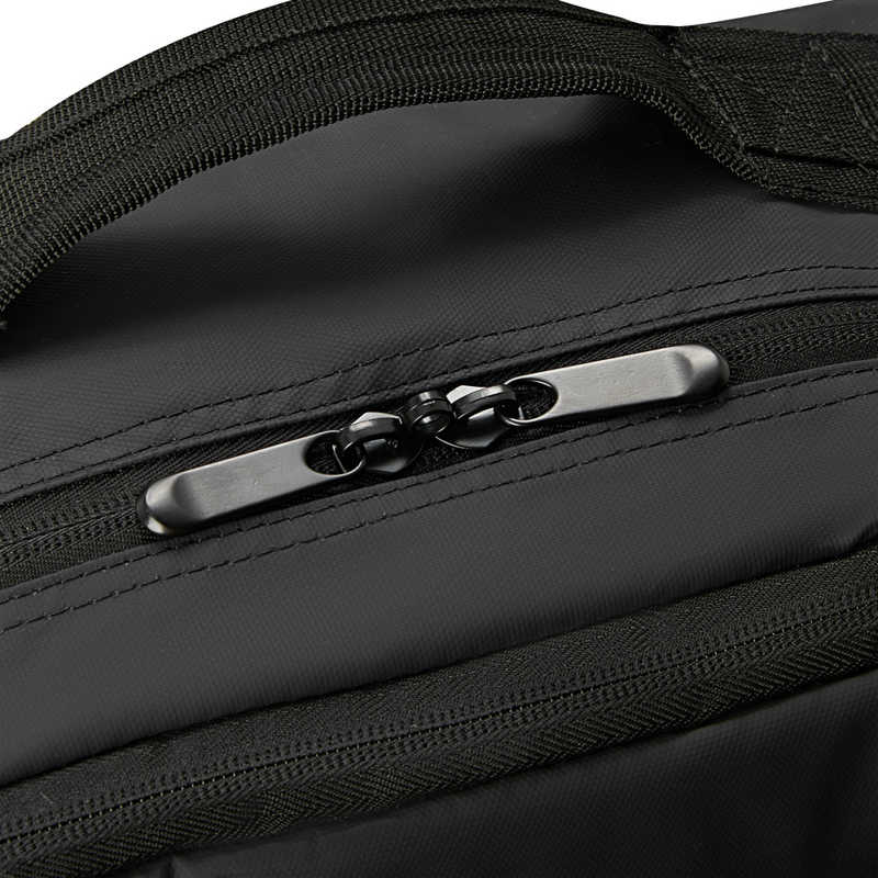 ジープ タクティカルバックパック 軽量 大容量 34L (拡張時：39L) GLACIER グレイシャー ブラック J0274461000 の ...
