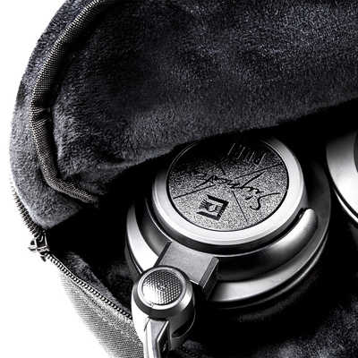 ULTRASONE ヘッドホン Signature PURE BLACK ULT-SIG-PURE-BLK の通販