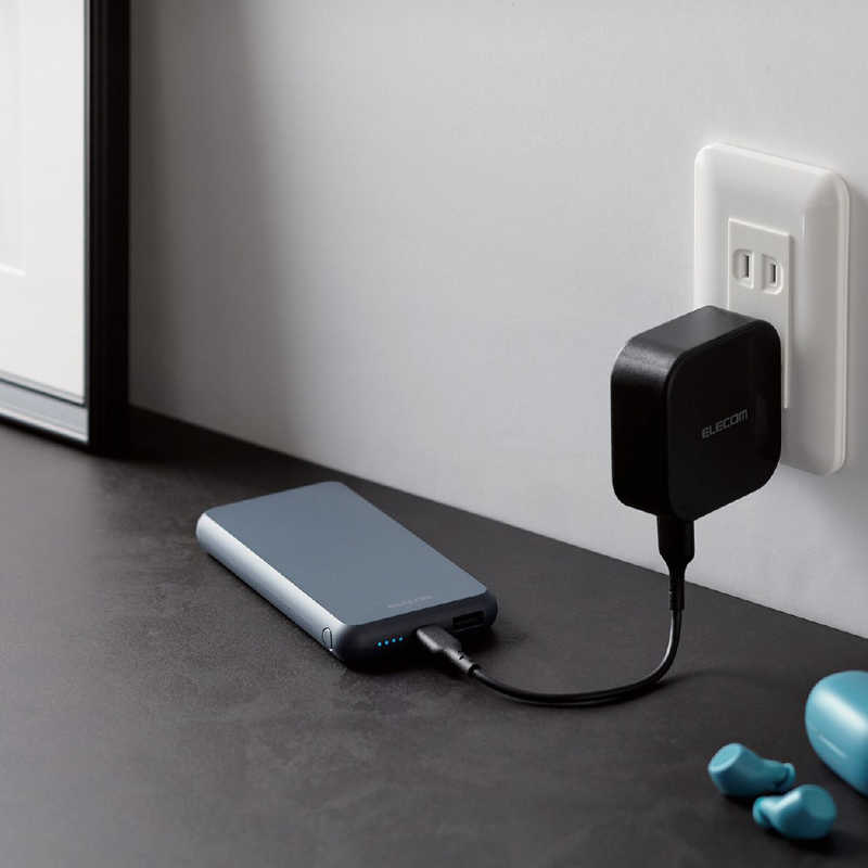 エレコム　ELECOM エレコム　ELECOM モバイルバッテリー 10000mAh 大容量 15W / 3A 15W おまかせ充電対応 充電器 ブルー DE-C38-10000BU DE-C38-10000BU