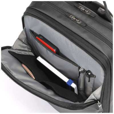 BERMAS 2層式ビジネスリュック バックパック 衣類収納ポケット付 容量