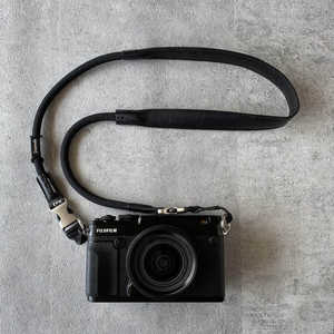 SMOKEYSUNDAY YOSEMITE CAMERA STRAP PRO PLUS / MAD BLACK / 111cm YOSEMITE STRAP YCSPP-6000-2 SMOKEYSUNDAY YOSEMITE CAMERA STRAP PRO PLUS / MAD BLACK / 111cm YOSEMITE STRAP YCSPP-6000-2