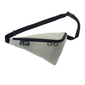SNIFF KAKSI カクシ トライアングルボディバッグ グレー TRIANGLEBB SNIFF KAKSI カクシ トライアングルボディバッグ グレー TRIANGLEBB
