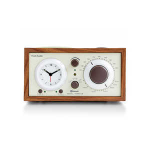 TIVOLIAUDIO Model Three BT|AM/ ワイドFM/ Bluetooth クロック付ラジオスピーカー Beige-Classic Walnut Beige-Classic Walnut M3USB-0138-JP TIVOLIAUDIO Model Three BT|AM/ ワイドFM/ Bluetooth クロック付ラジオスピーカー Beige-Classic Walnut Beige-Classic Walnut M3USB-0138-JP