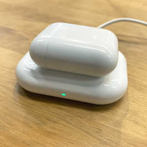HAMADENCHI AirPodsPro/2nd用 Qi認証ワイヤレス充電器 TYPE-C ホワイト OC-APProWC-C/WH HAMADENCHI AirPodsPro/2nd用 Qi認証ワイヤレス充電器 TYPE-C ホワイト OC-APProWC-C/WH