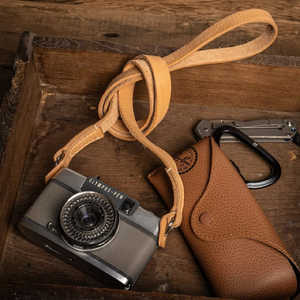 WOTANCRAFT ネックストラップ ストレートカット (CURA真鍮製2重リング)フルレザー 007 125cm Natural NESTCU125007 WOTANCRAFT ネックストラップ ストレートカット (CURA真鍮製2重リング)フルレザー 007 125cm Natural NESTCU125007