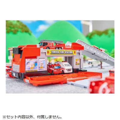 タカラトミー トミカビークルタウン 変形はしご消防車(トミカ付き) の