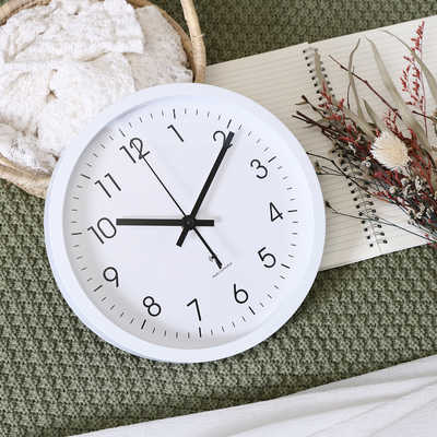 不二貿易 電波掛時計 シンプル 25cm ［電波自動受信機能有］ ホワイト
