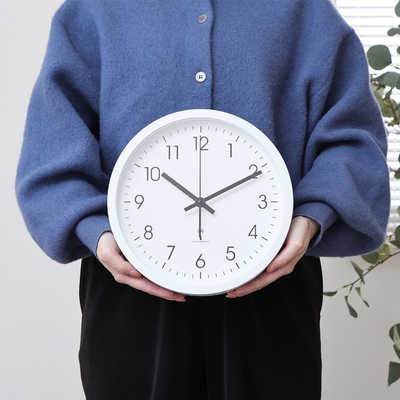 不二貿易 電波掛時計 シンプル 25cm ［電波自動受信機能有］ ホワイト