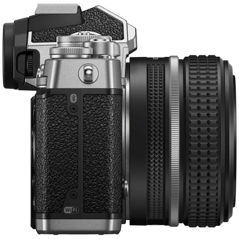ニコン　Nikon ニコン　Nikon ミラーレス一眼カメラ Z fc Z 28mm F2.8 （Special Edition）レンズキット シルバー Z fc Z 28mm F2.8 （Special Edition）レンズキット シルバー