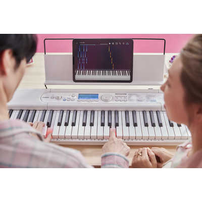 カシオ 光ナビゲーション電子キーボード LK-520 61鍵盤 タッチレスポンス LK-520 | CASIO