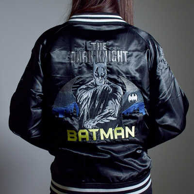 【新品】バットマン BATMAN ダークナイト サテン スカジャン 丸眞 L 新品】バットマン BATMAN ダークナイト サテン スカジャン 丸眞
