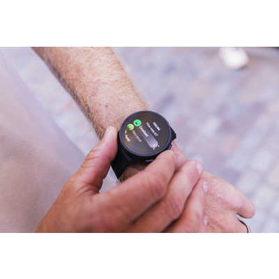 新作 SUUNTO RACE S 新品同様品 気持ち良かっ 定価64900円