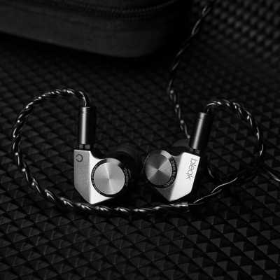 イヤホン ORIVETI bleqk Dynabird ORIVETI bleqk Dynabird」 クールなブラックデザインにバランス